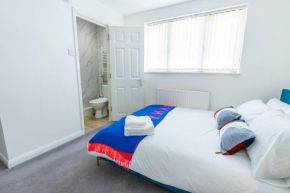 4 en-suite bedroom house with free parking Aylesbury